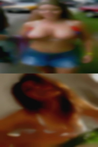 josueKreitz, women in bathroom